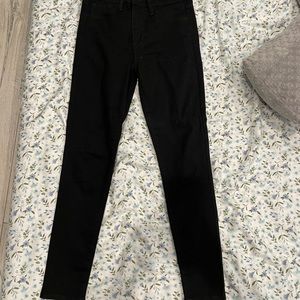 Levi’s black high rise skinny jeans